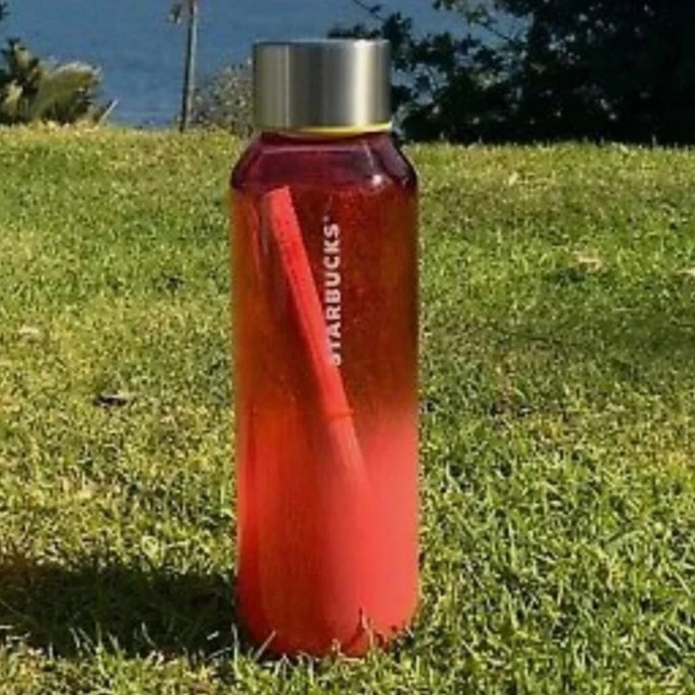 NWT STARBUCKS 2022 RED OMBRÉ GLASS WATER BOTTLE 20 OZ